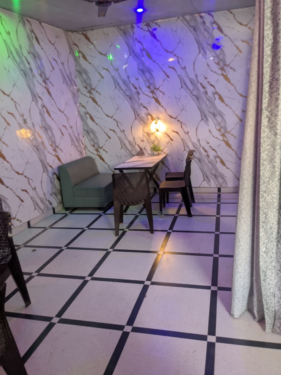 Golden Pizza Cafe seating area
