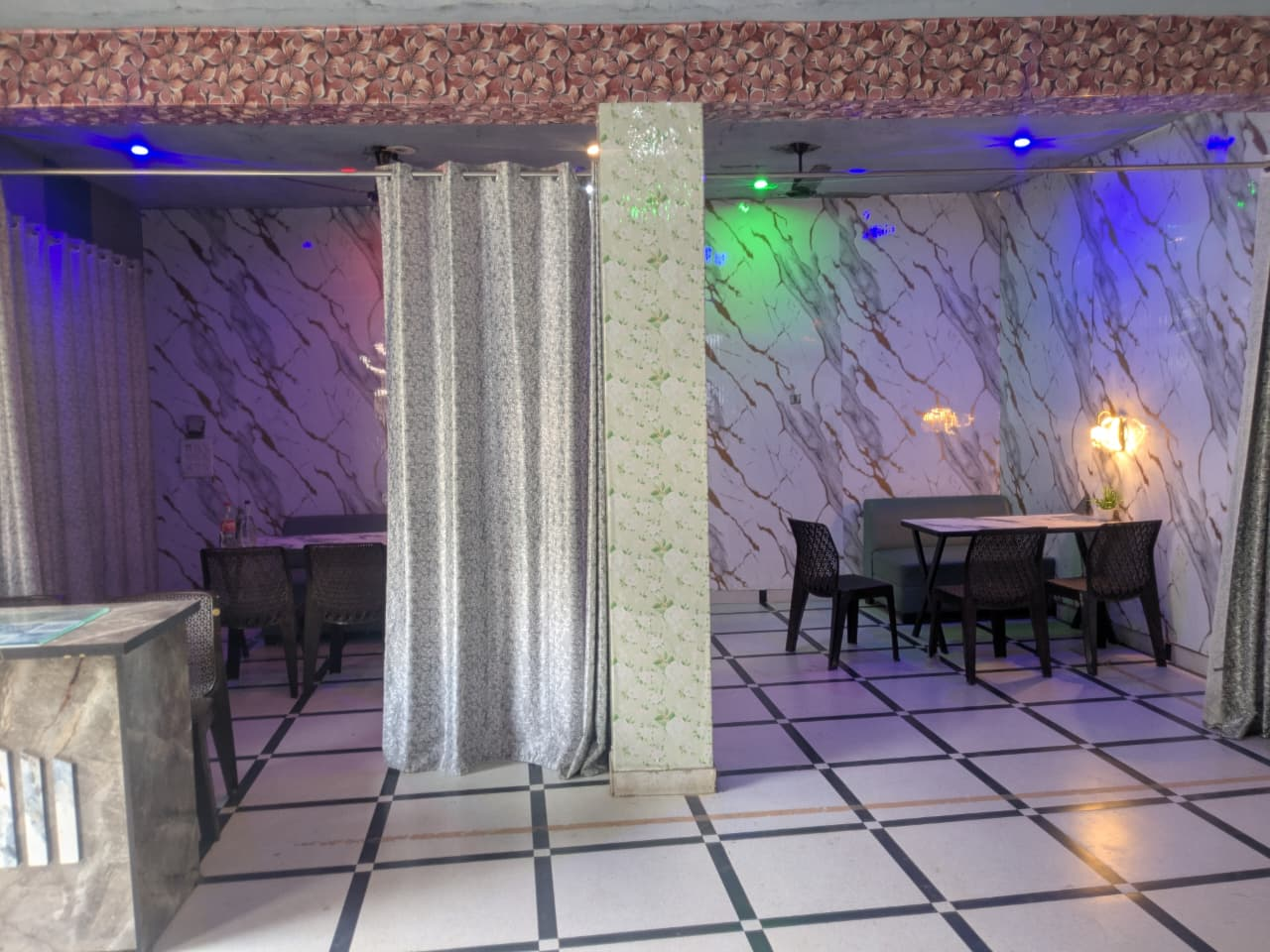 Golden Pizza Cafe dining area
